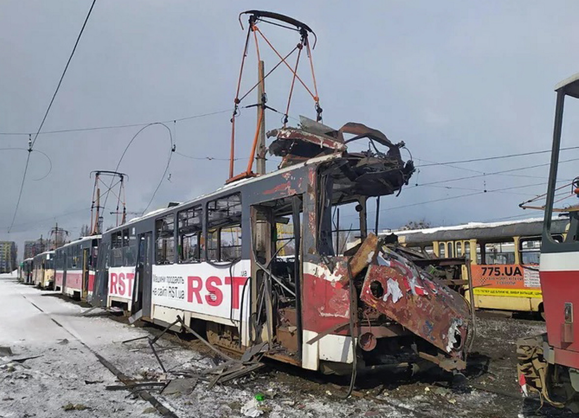 Внаслідок обстрілів пошкоджено 140 трамваїв, 36 із яких не підлягають відновленню. Фото надав автор